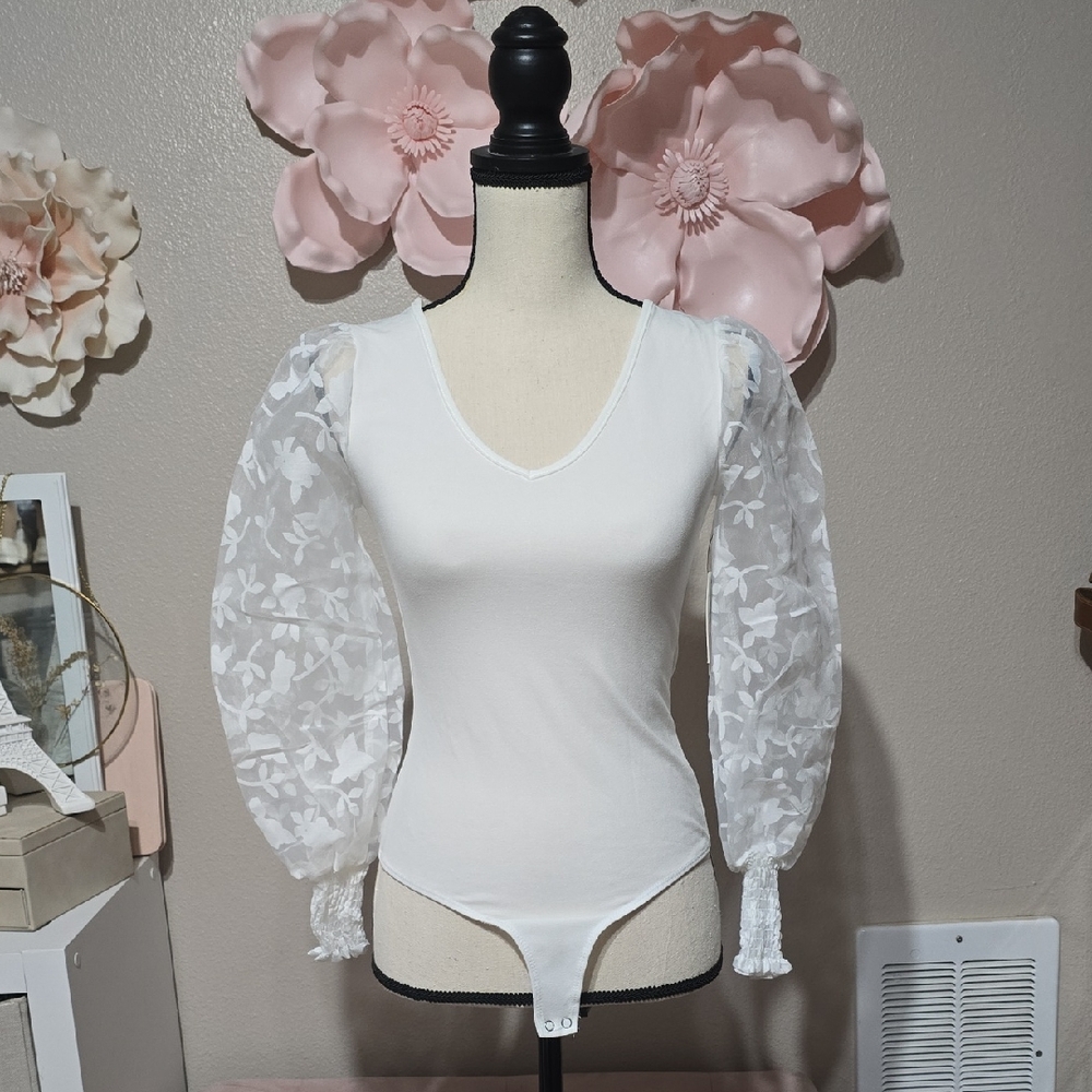 Vibe White Floral Lace Sleeve Bodysuit